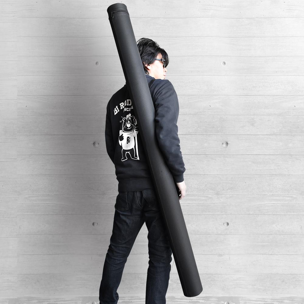 専用ハードケースに収納したBi Rod 6C-7500+専用三脚(伸縮式)セットを肩掛けで持ち運ぶイメージ